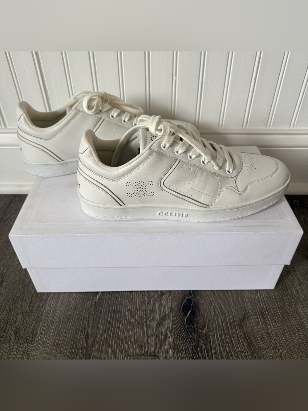 Celine - CT-10 Lace-Up Calfskin Optic White
Low Top Leather Sneakers - Picture 10 of 10